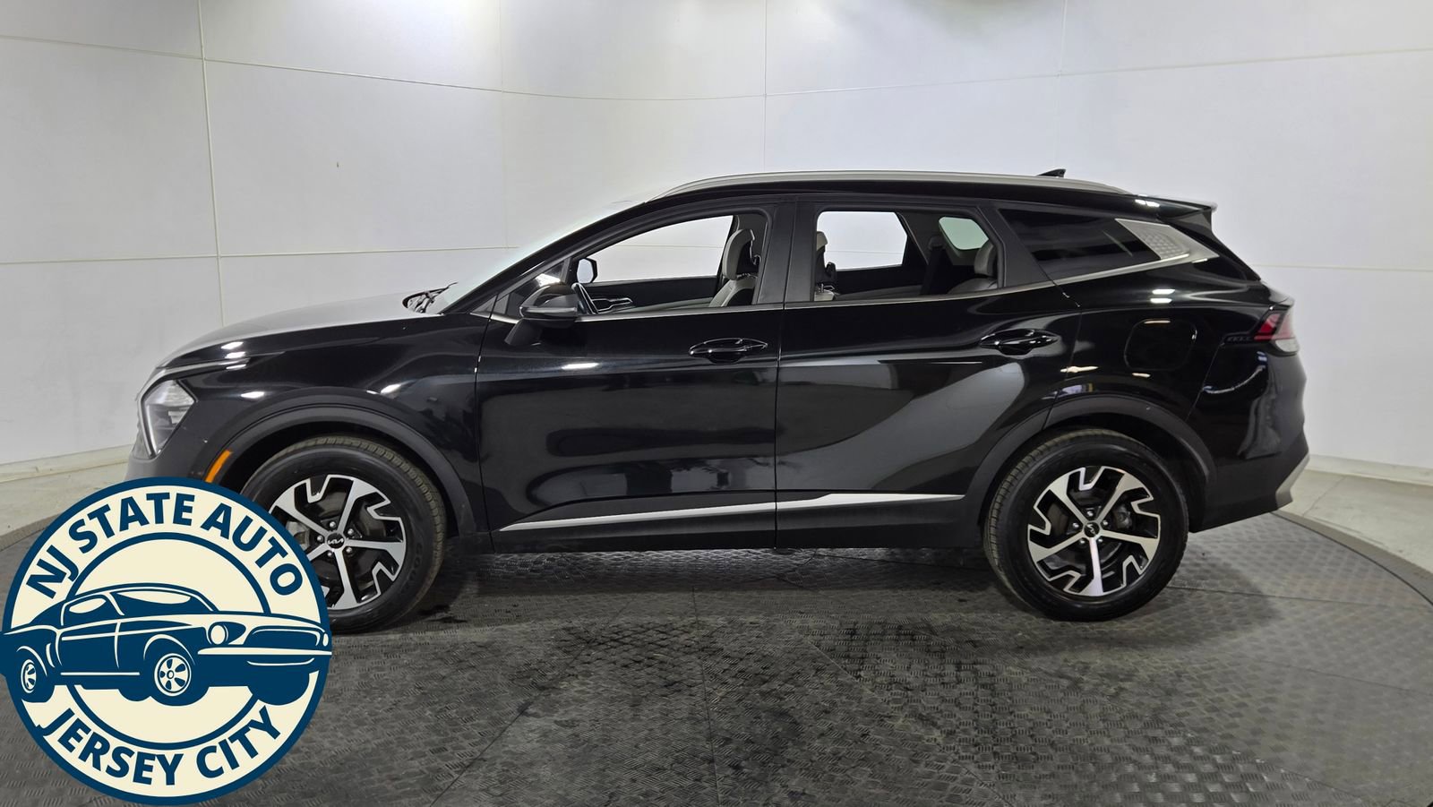 Used 2023 Kia Sportage EX image 4