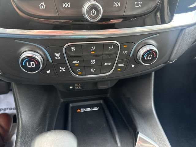 Used 2023 Chevrolet Traverse LT w/ LT Premium Package AWD/4WD image 16