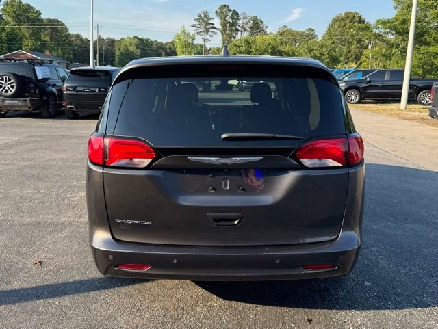 Used 2017 Chrysler Pacifica Touring FWD image 6