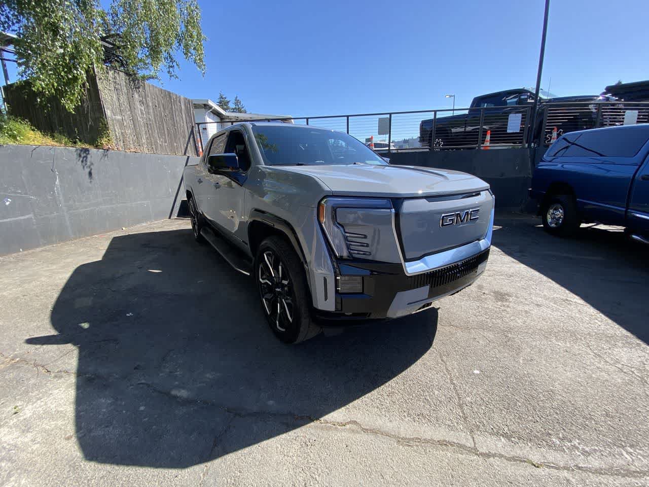 Used 2025 GMC Sierra EV Denali AWD/4WD image 8