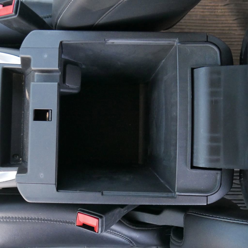 Used 2022 Ford Explorer XLT w/ Equipment Group 202A image 27