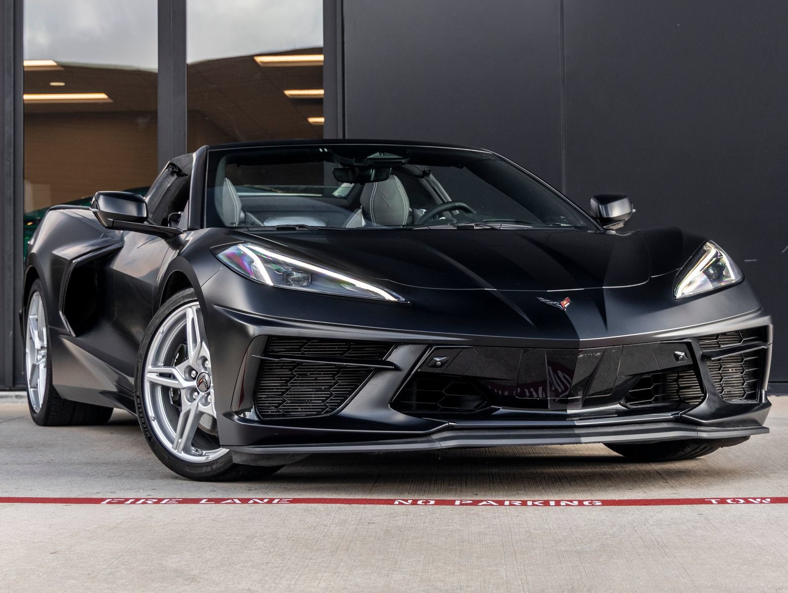 Used 2024 Chevrolet Corvette Stingray Premium Conv w/ Z51 Performance Package RWD image 2