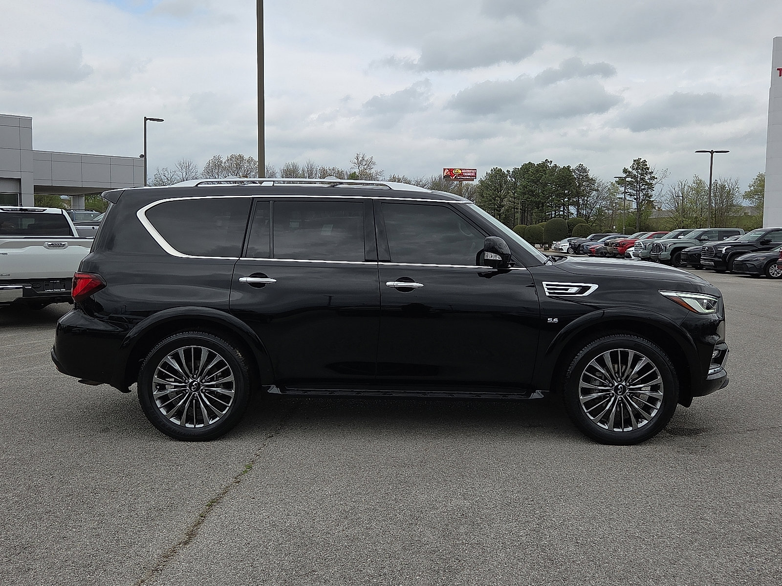 Used 2019 INFINITI QX80 Luxe w/ 22" Wheel Package image 6