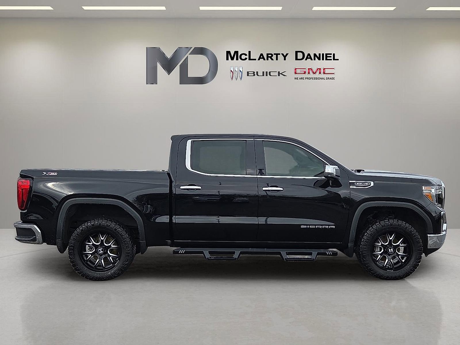 Used 2019 GMC Sierra 1500 SLT w/ SLT Premium Plus Package image 6