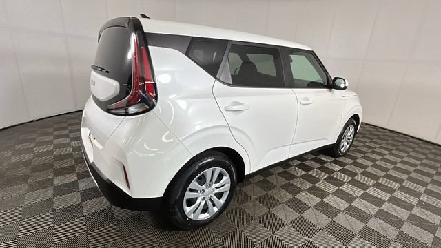 Used 2024 Kia Soul LX FWD image 2