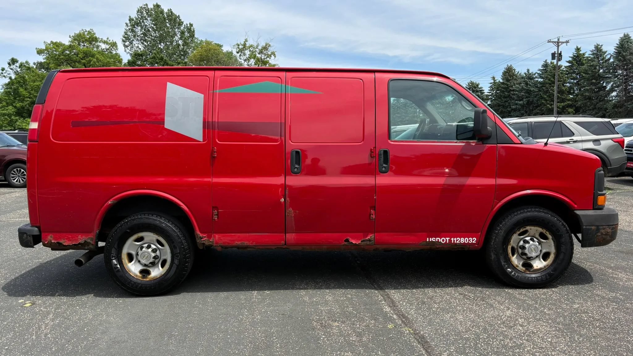Used 2011 Chevrolet Express 2500 RWD image 11