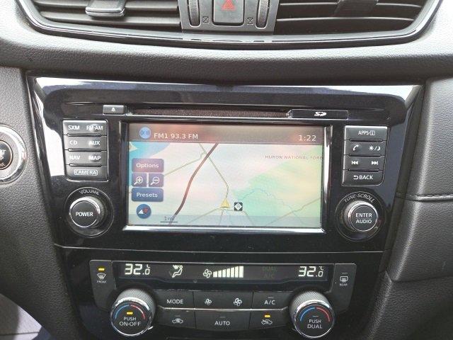 Used 2017 Nissan Rogue SV image 8