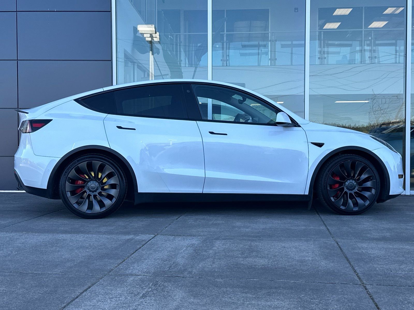 Used 2022 Tesla Model Y Performance AWD/4WD image 2