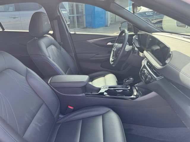 Used 2025 Buick Envista Sport Touring w/ Convenience I Package FWD image 22