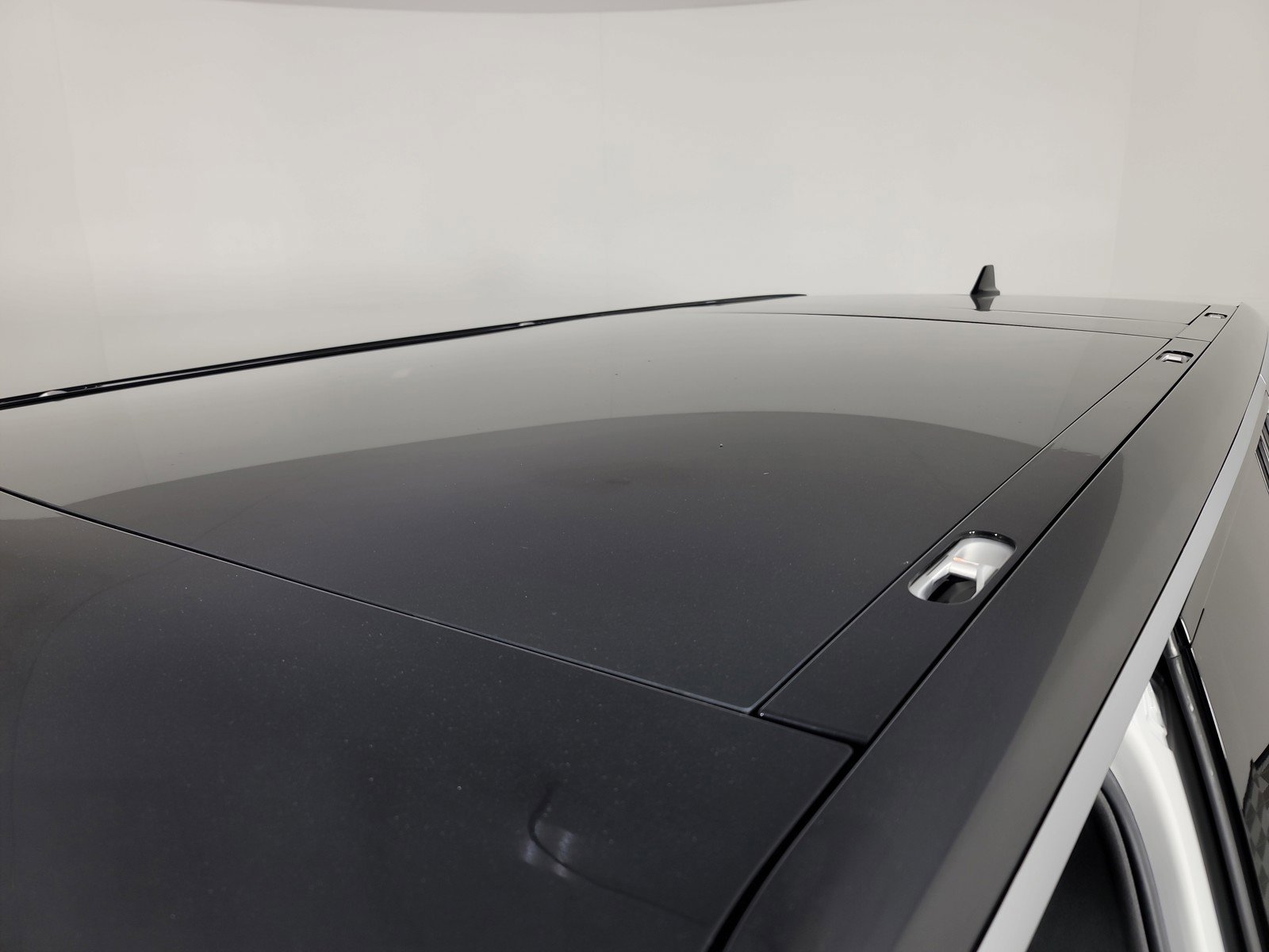 Used 2024 Rivian R1S Adventure AWD/4WD image 13