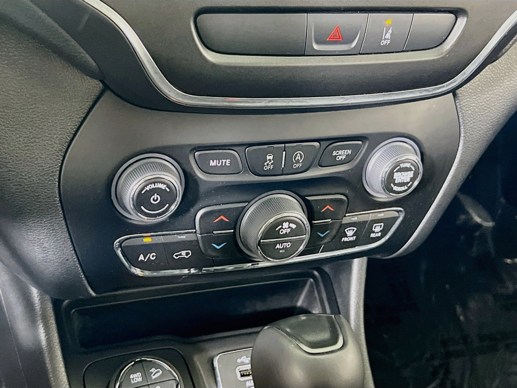 Used 2022 Jeep Cherokee Trailhawk w/ Trailer Tow Group image 15