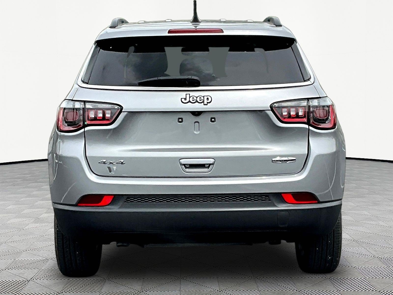 Used 2023 Jeep Compass Latitude AWD/4WD image 5