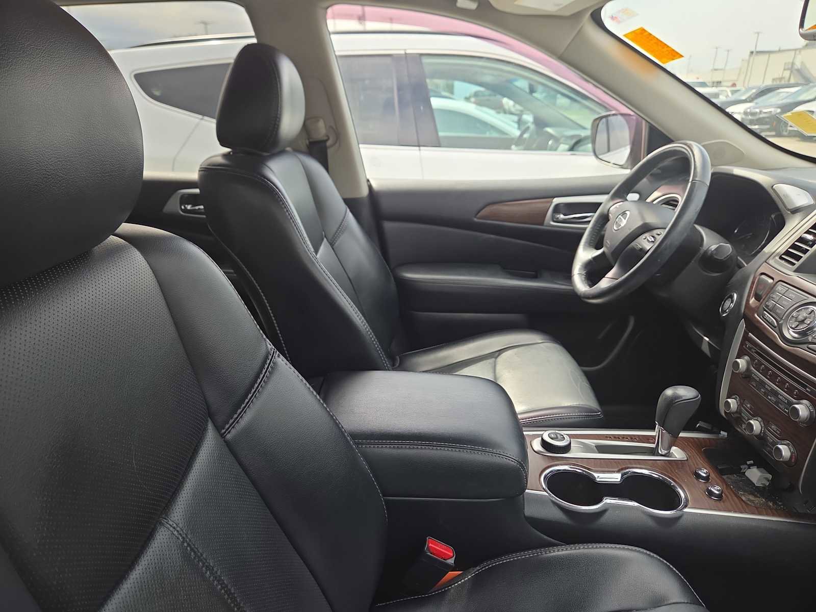 Used 2020 Nissan Pathfinder Platinum image 10