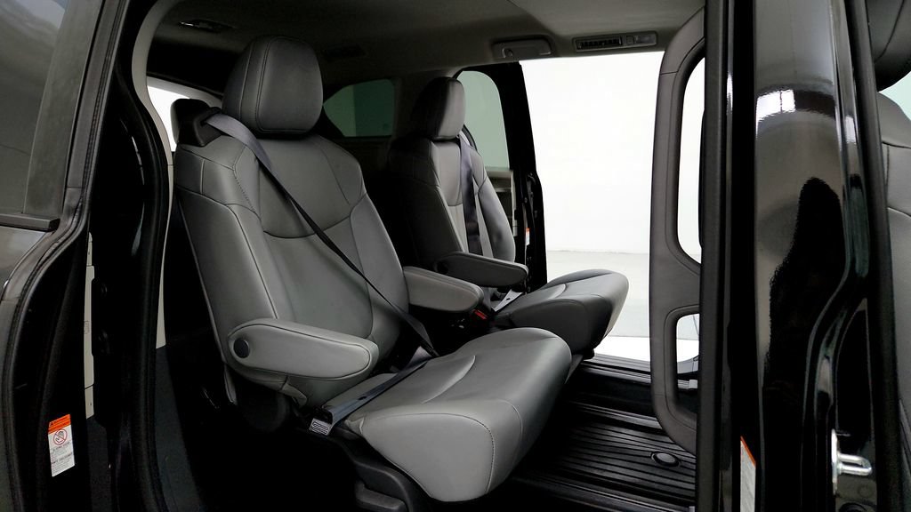Certified 2023 Toyota Sienna XLE AWD/4WD image 18