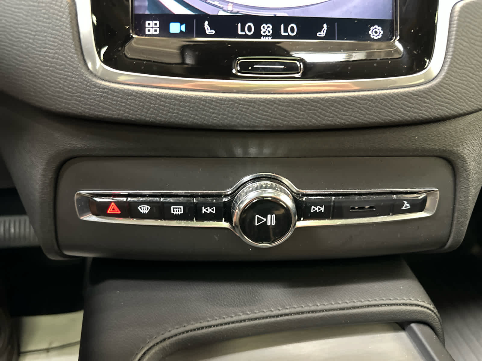 Used 2023 Volvo XC90 B5 Core w/ Protection Package image 18