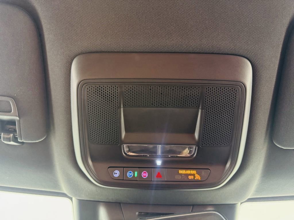 Used 2025 Chevrolet Equinox EV RS image 19