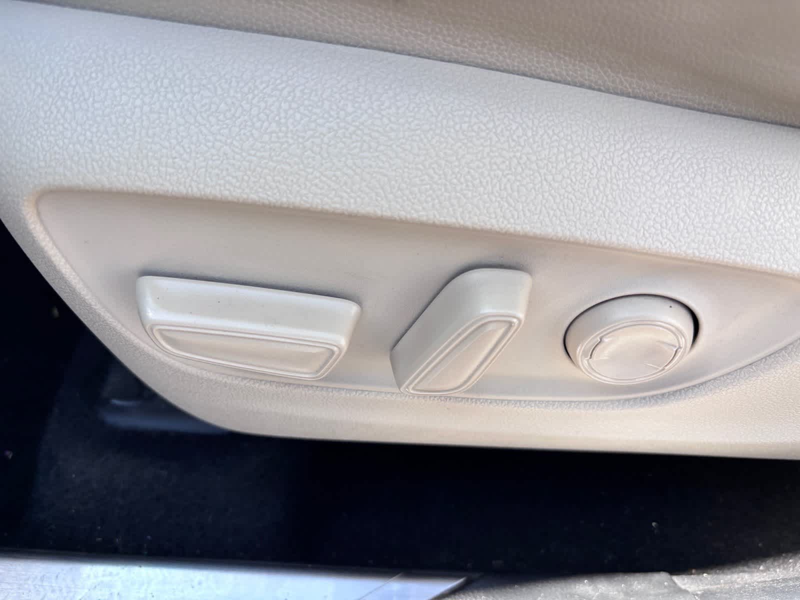 Used 2020 Toyota Highlander Platinum FWD image 12