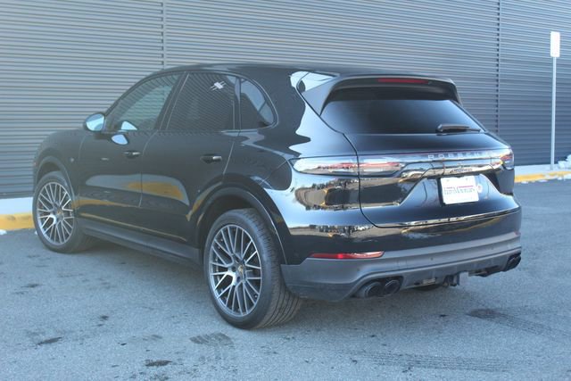 Certified 2023 Porsche Cayenne Platinum Edition image 3