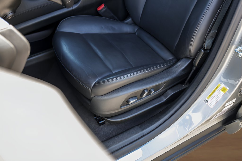 Certified 2025 Cadillac XT6 Premium Luxury FWD image 8