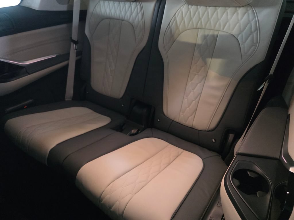 New 2026 BMW ALPINA XB7 AWD/4WD image 13