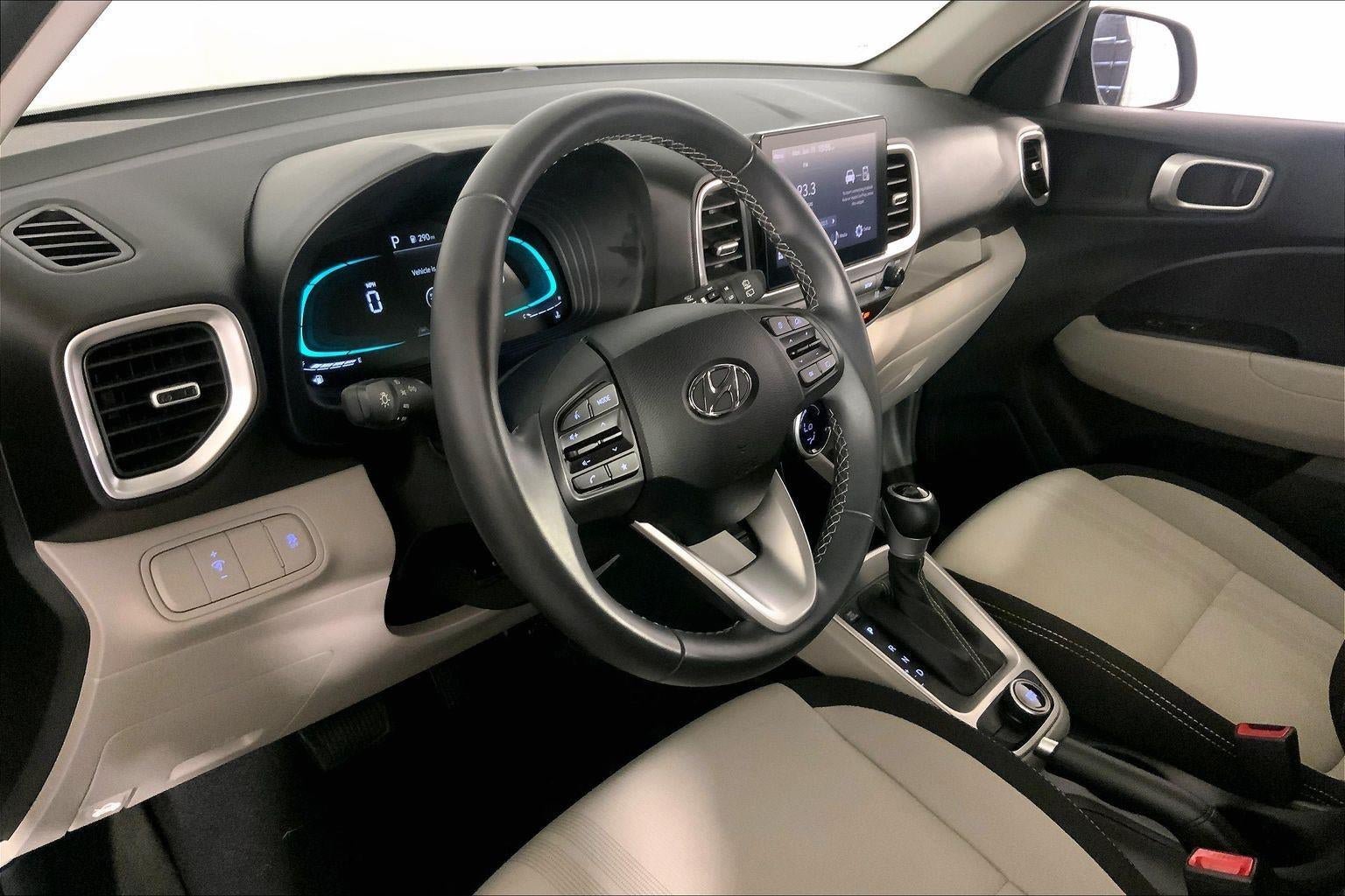 Used 2025 Hyundai Venue SEL FWD image 15