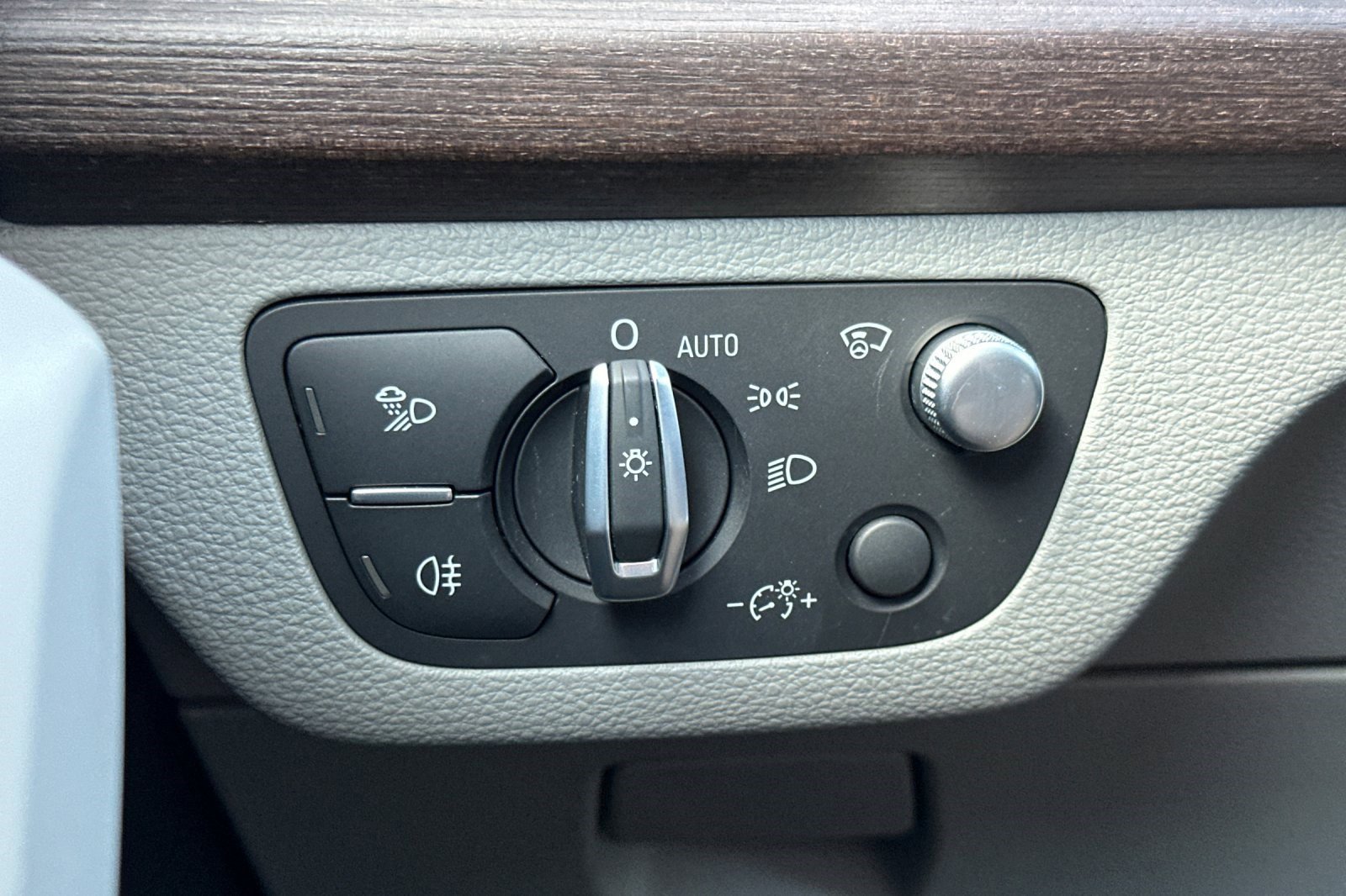 Used 2022 Audi Q5 e Prestige w/ Prestige Package image 35