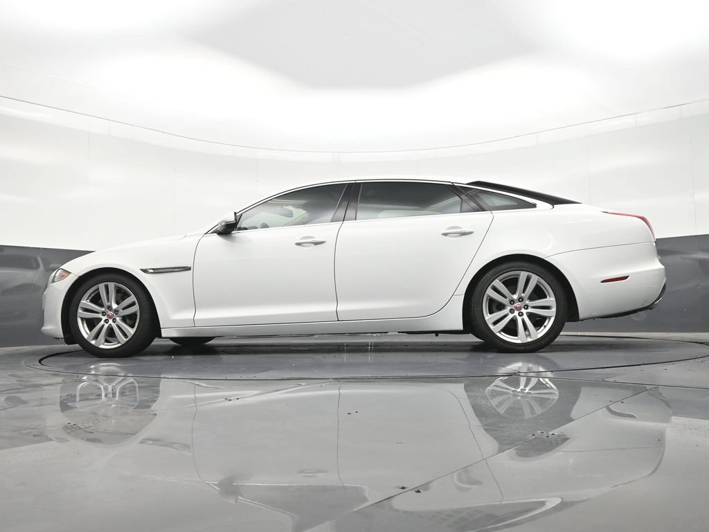 Used 2016 Jaguar XJ L Portfolio RWD image 24