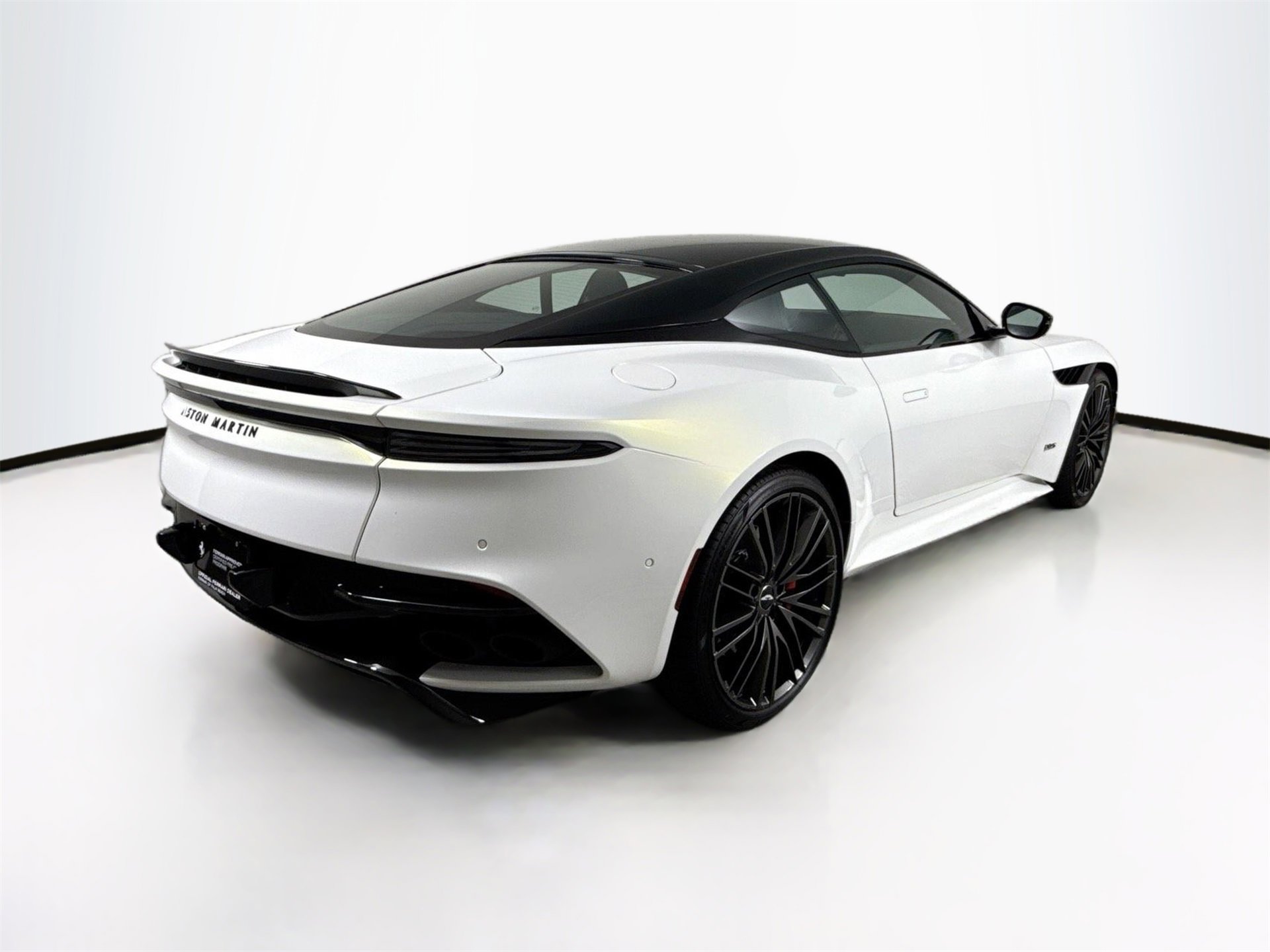 Used 2023 Aston Martin DBS Coupe image 7