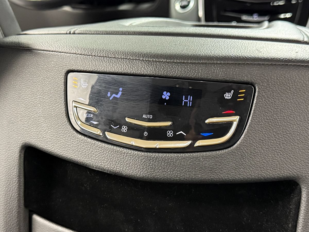 Used 2020 Cadillac Escalade ESV 4WD w/ LPO, Radiant Package image 29