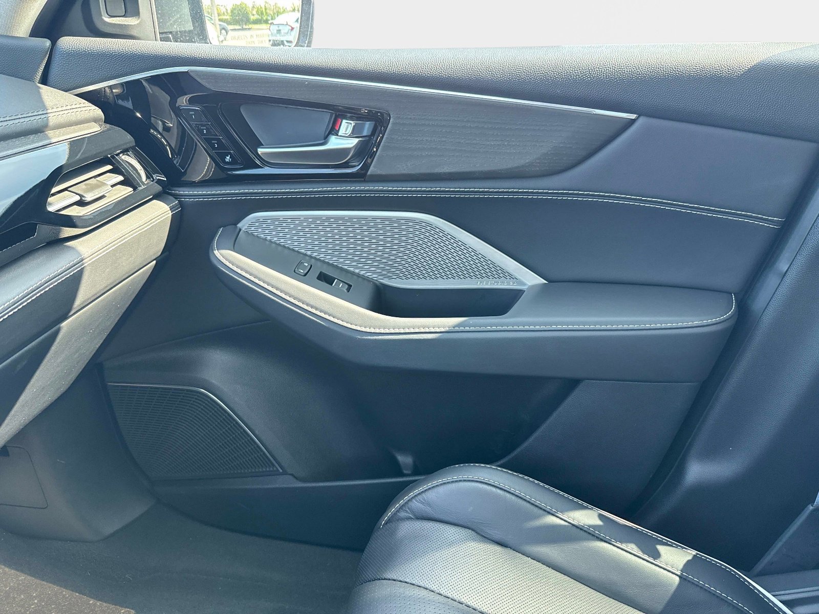 Certified 2024 Acura MDX SH-AWD w/ Advance Package image 22