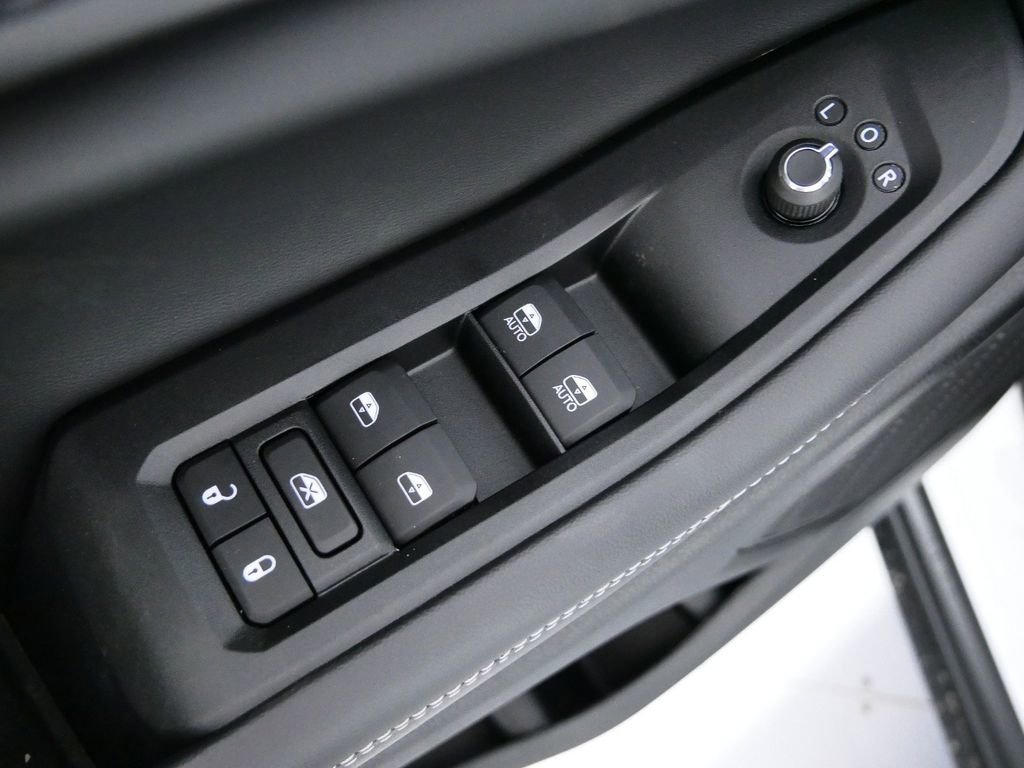 Certified 2024 Jeep Grand Cherokee Laredo w/ Luxury Tech Group I image 36