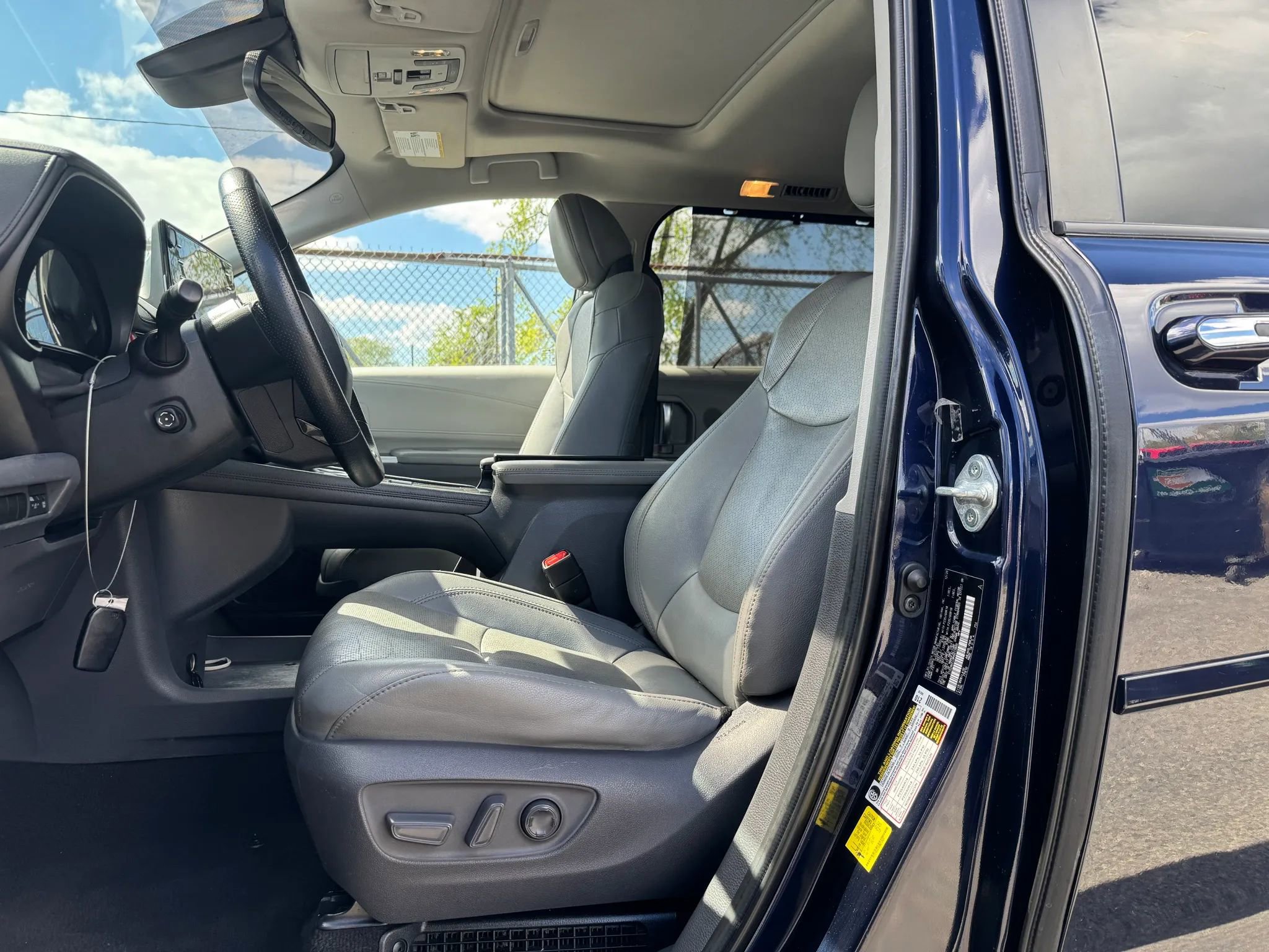 Used 2021 Toyota Sienna Limited FWD image 19
