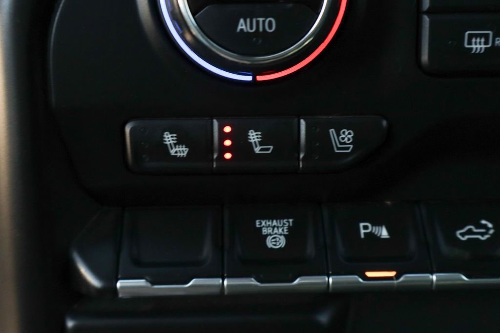 Used 2021 Chevrolet Silverado 2500 LTZ w/ LTZ Convenience Package image 41