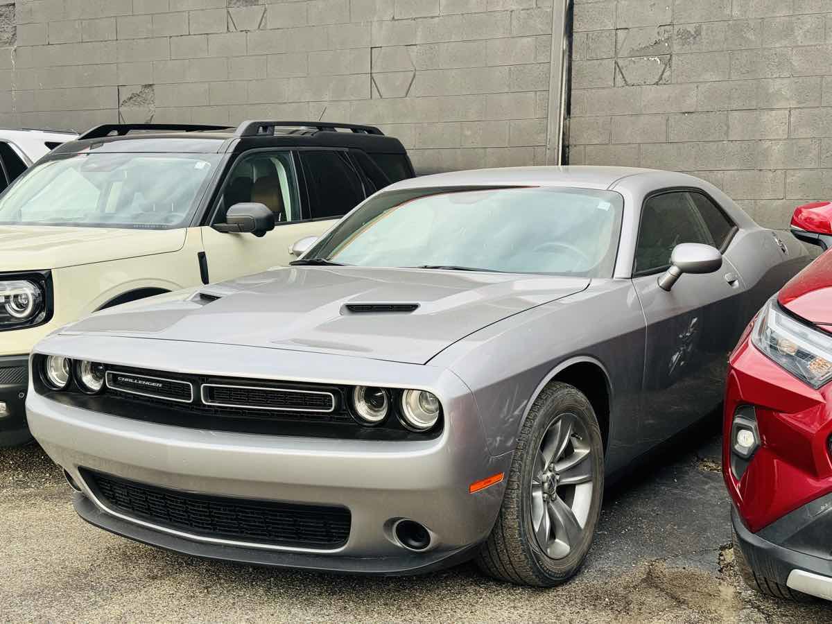Used 2015 Dodge Challenger SXT RWD image 13