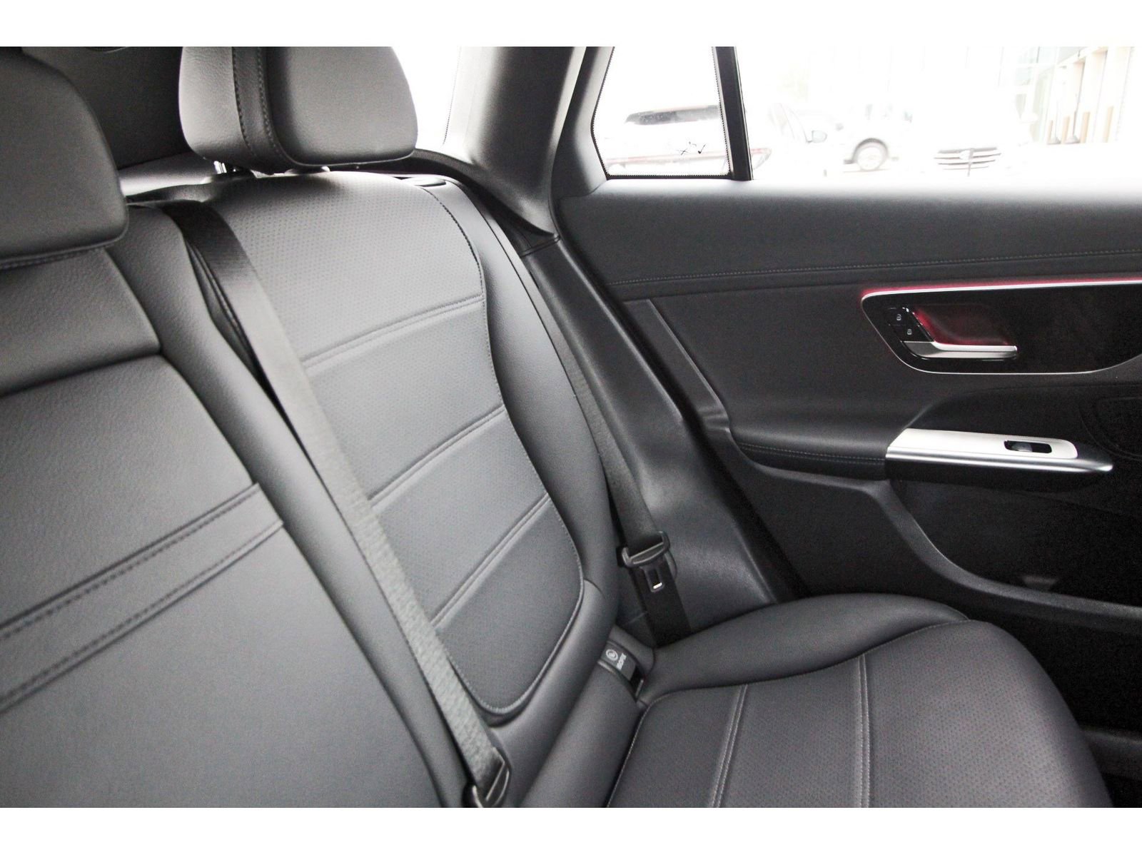 Used 2025 Mercedes-Benz GLC 300 image 15