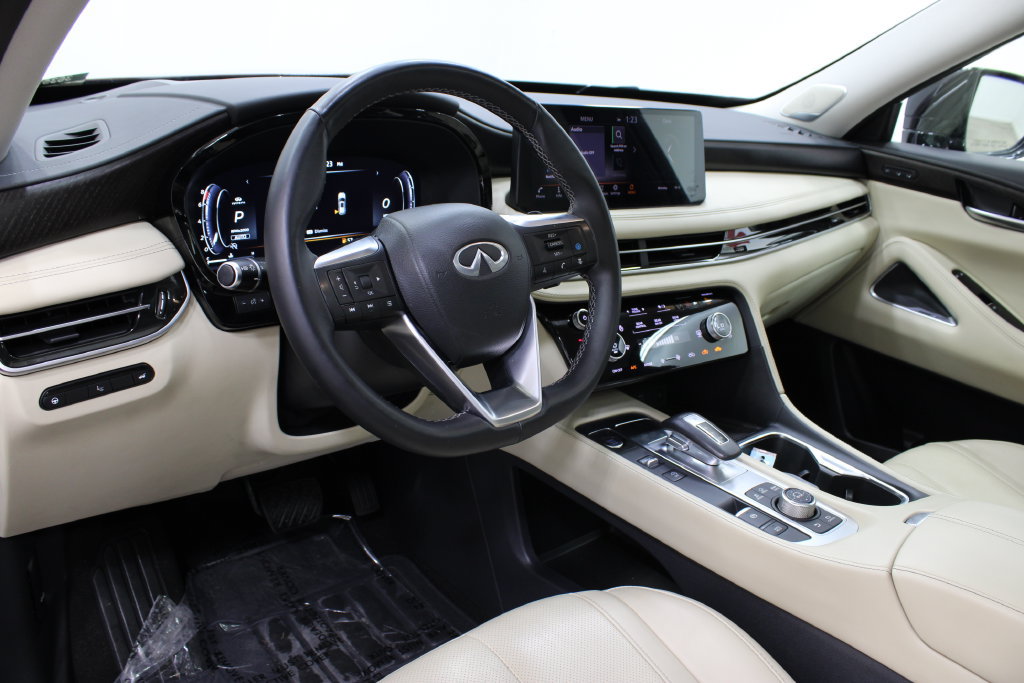 Used 2023 INFINITI QX60 Sensory w/ Vision Package AWD/4WD image 16