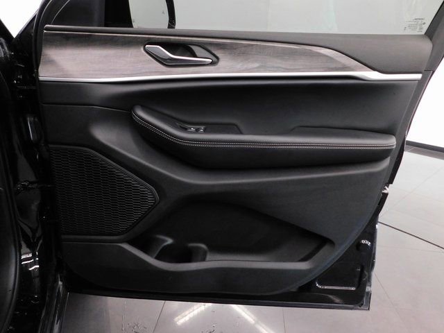 Used 2024 Jeep Grand Cherokee Limited w/ Trailer Tow Package image 34