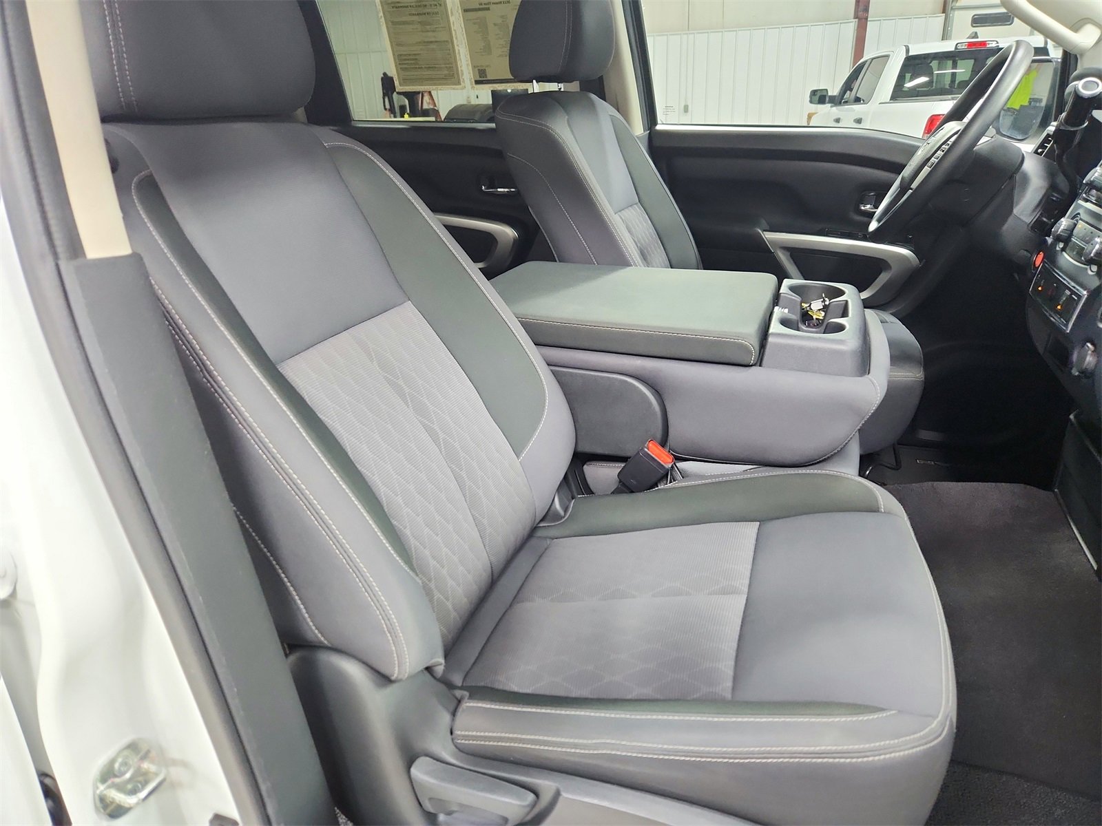 Used 2023 Nissan Titan SV image 32