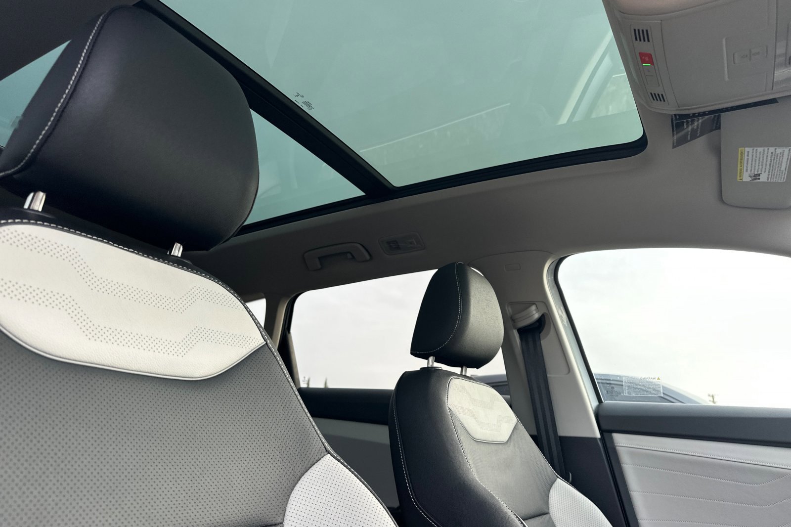 New 2026 Volkswagen Taos SEL image 17