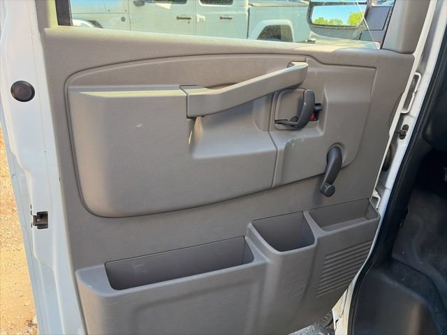 Used 2019 GMC Savana 3500 w/ Driver Convenience Package RWD image 17