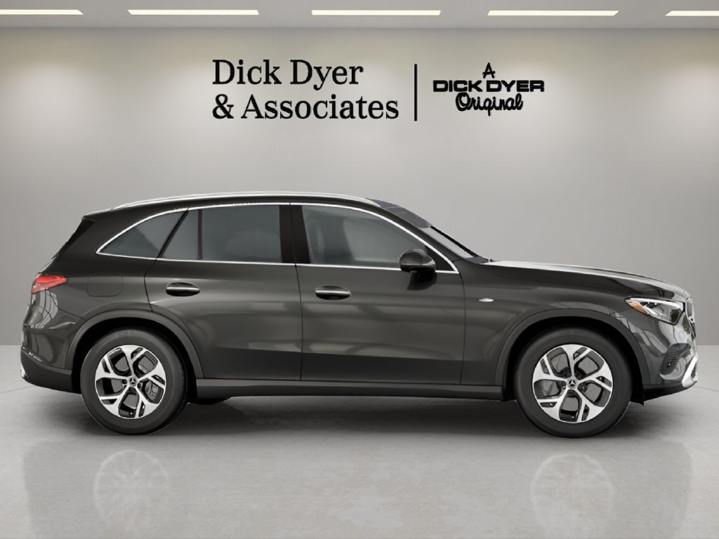 Used 2025 Mercedes-Benz GLC 350e 4MATIC image 8