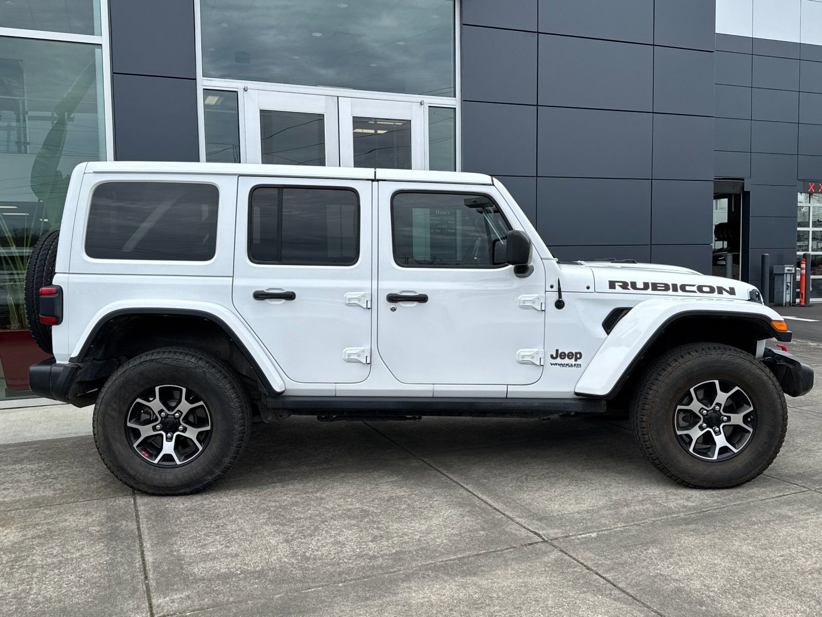 Used 2021 Jeep Wrangler Unlimited Rubicon AWD/4WD image 2