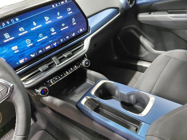 Used 2025 Chevrolet Equinox EV LT w/ Convenience Package image 38