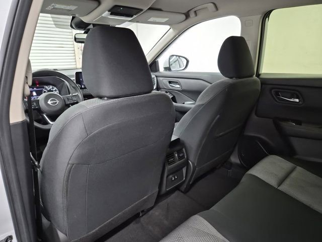 Used 2024 Nissan Rogue SV image 15