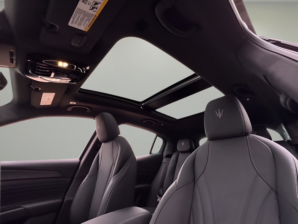 New 2025 Maserati Grecale Modena AWD/4WD image 17