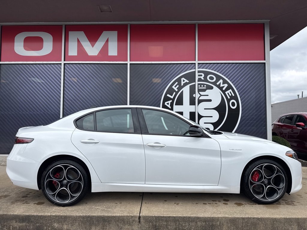 New 2025 Alfa Romeo Giulia AWD w/ Veloce Package AWD image 2