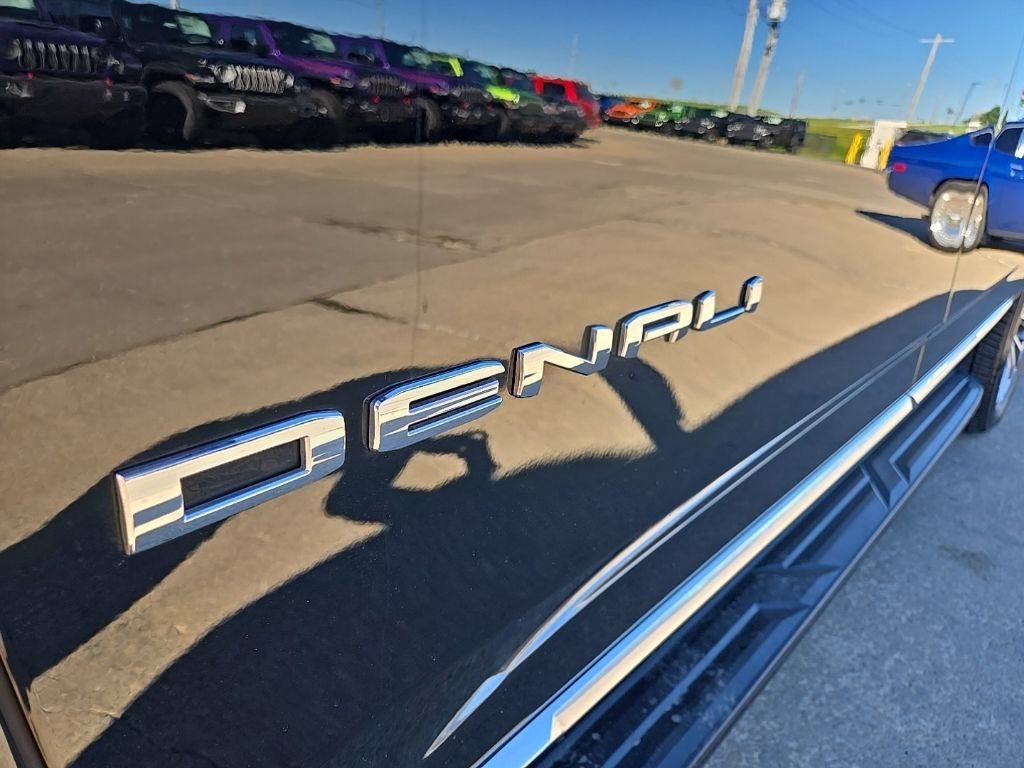 Used 2024 GMC Yukon XL Denali w/ Advanced Technology Package AWD/4WD image 19