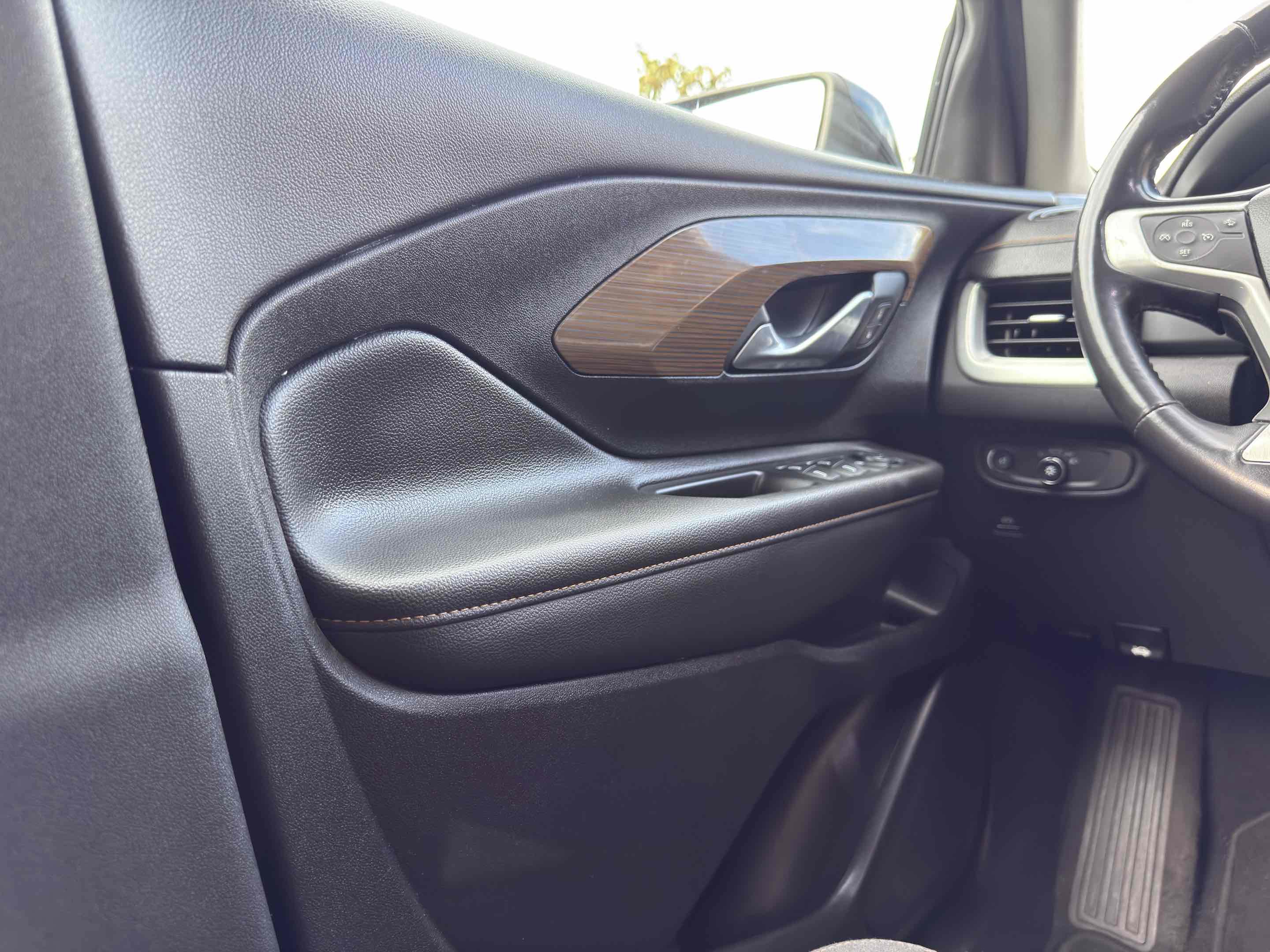 Used 2020 GMC Terrain SLE w/ Elevation Edition image 25