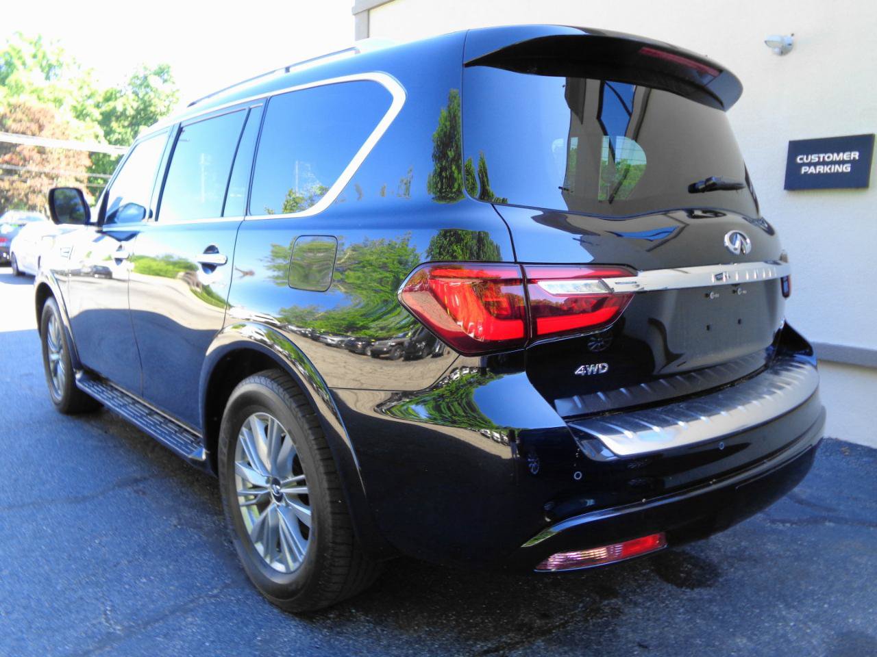 Used 2024 INFINITI QX80 Luxe w/ Cargo Package AWD/4WD image 7