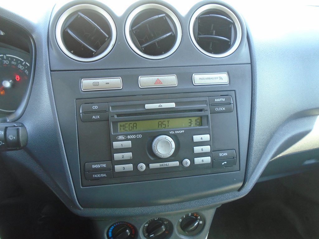 Used 2010 Ford Transit Connect XLT FWD image 13